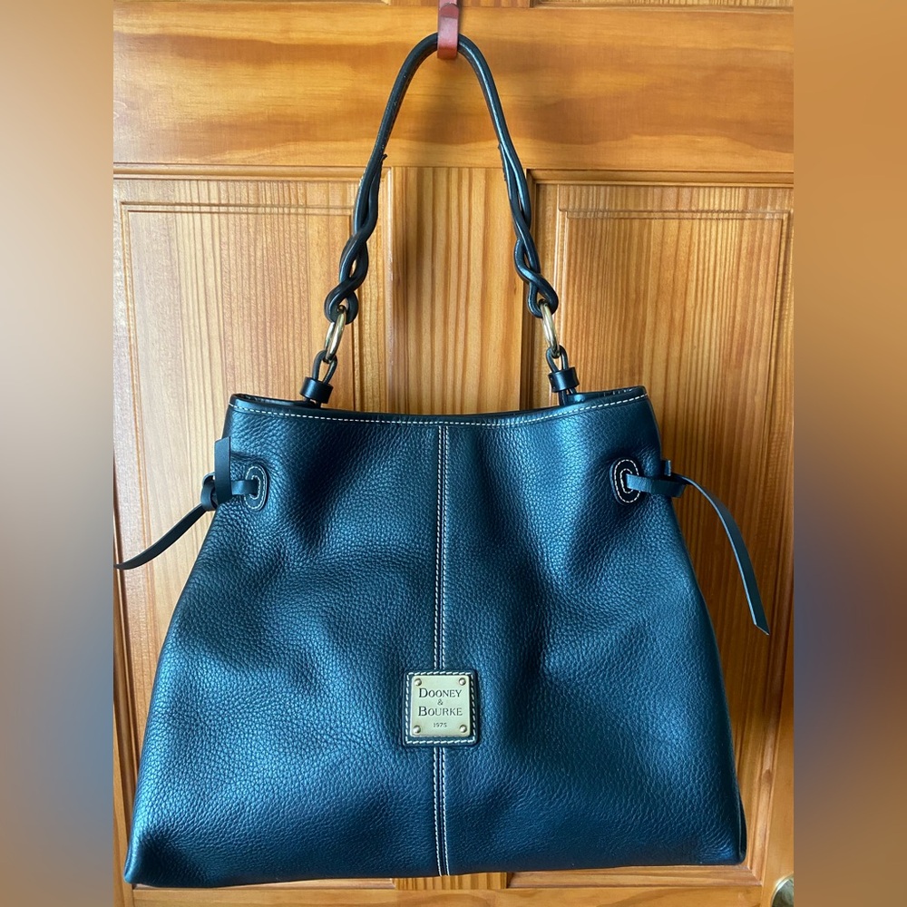 EUC Dooney & Bourke Maurizia Twist Strap Hobo Bag